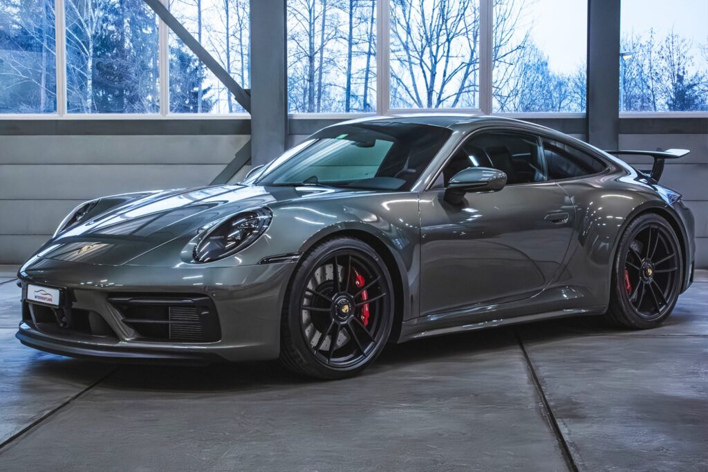 Porsche 911 Carrera 4 GTS
